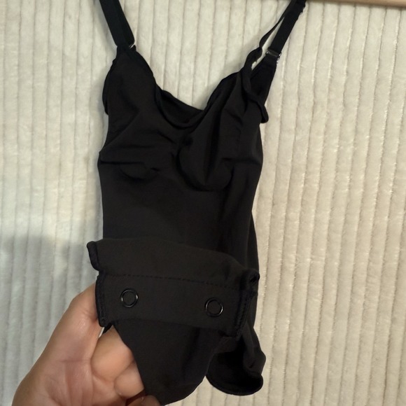 Skims Everyday Sculpt Thong Bodysuit in Onyx Black Size Small NWOT - Picture 5 of 8